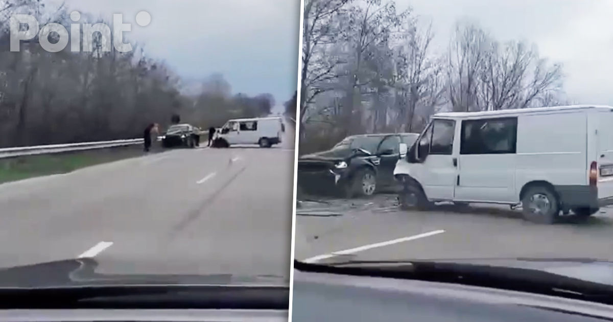 Accident la Stăuceni: Un Land Rover a zburat într-un parapet.