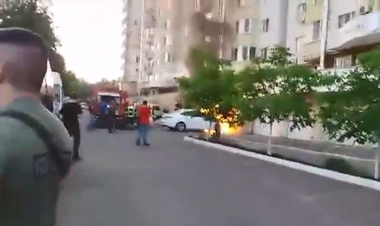 На Чеканах загорелся автомобиль.