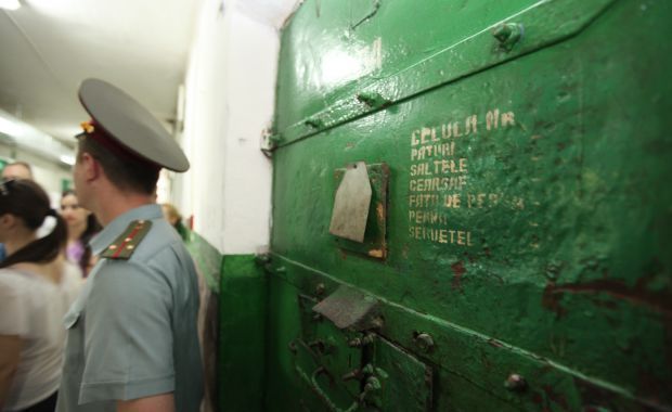Эксперты пытаются привлечь внимание властей к проблеме переполненности тюрем.