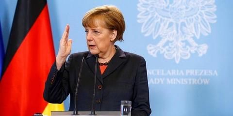 Меркель объявила о неизменности своей политики по беженцам.