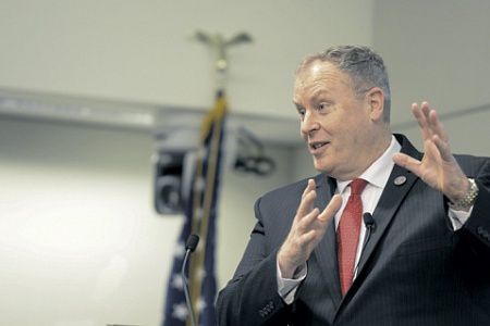 Заместитель министра обороны США Роберт Уорк.