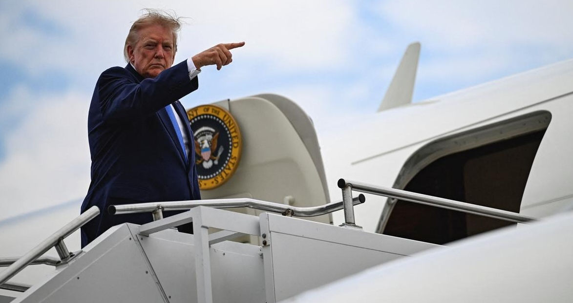 Журналистов CNN не пустили работать на борт самолета Трампа.