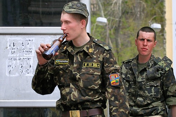 В 2015 году за различные правонарушения были задержаны свыше 9 тыс. военнослужащих.
