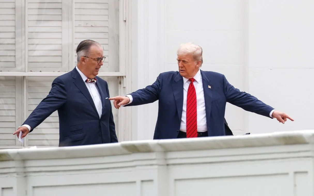 Trump a angajat un nou arhitect pentru Casa Albă: Îi va plăti 300 de milioane de dolari pentru proiect.