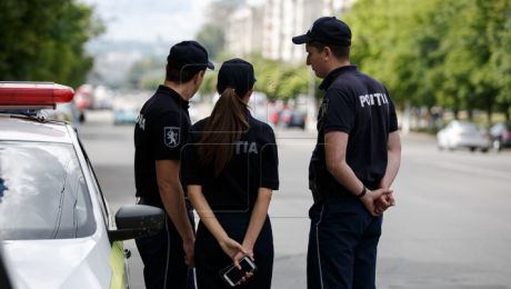 Полицейские будут находиться возле каждого избирательного участка. Фото: publika.md