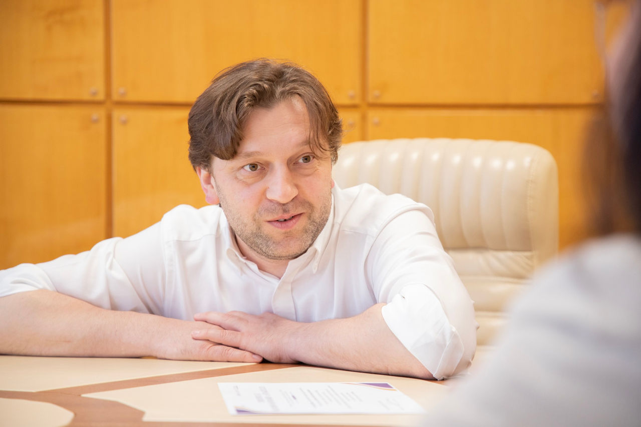 Дмитрий Алайба осенью сыграет свадьбу.