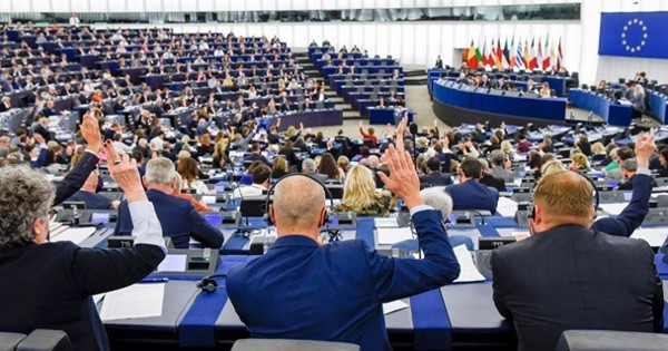 Европарламент одобрил миллиардную помощь для Украины.