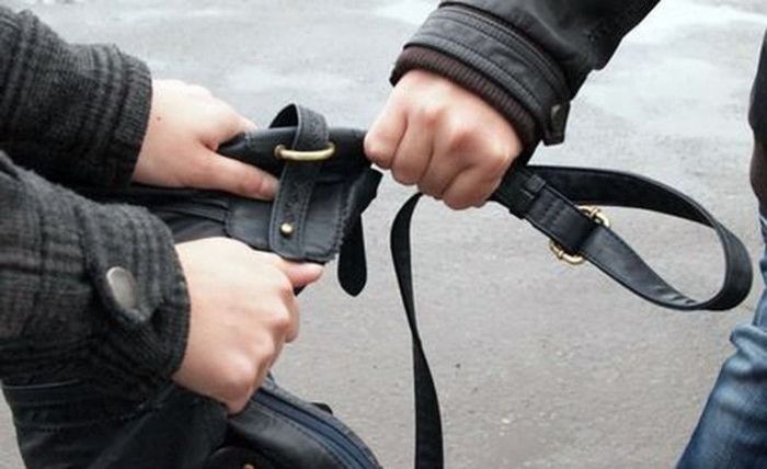 O femeie în vârstă de 30 de ani a fost furată de 92.000 de lei, bani pe care aceasta îi luase în credit. Foto: punctul.ro 
