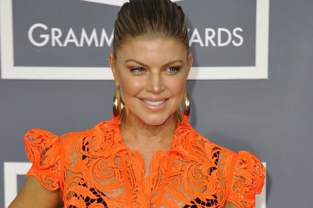 Cântăreaţa americană Fergie şi soţul ei, John Duhamel, au dat publicităţii primele fotografii cu fiul lor.
