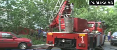 В тушении огня участвовали три пожарных расчёта.