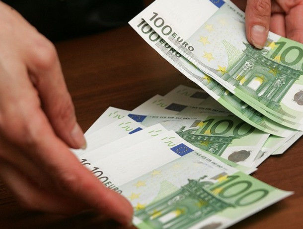 Экс-замглавы АП подозревается в получении взятки в размере 50 000 евро.