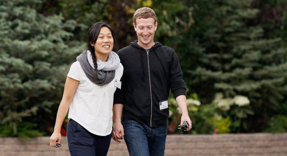 Mark Zuckerberg a vorbit cu Xi Jinping în limba mandarină și l-a întrebat dacă ar fi dispus să-i facă onoarea de a alege un nume chinez pentru copilul pe care îl așteaptă soția sa, Priscilla.