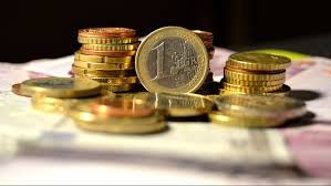 Banca Națională a afișat pentru astăzi, un curs de 19 lei și 55 de bani, cu 35 de bani puţin decât ieri.