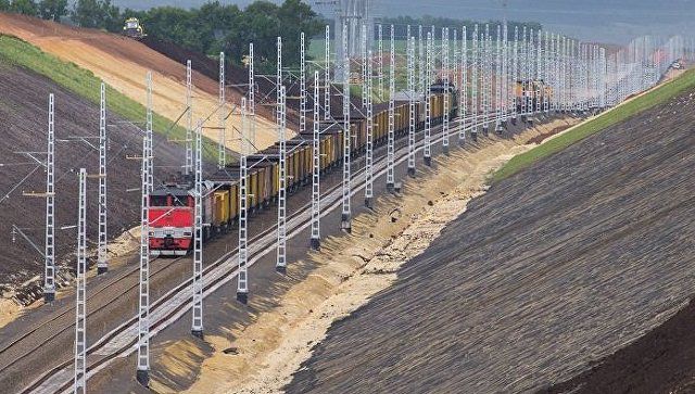 Железная дорога полностью проходит по территории России — по Воронежской и Ростовской областям.