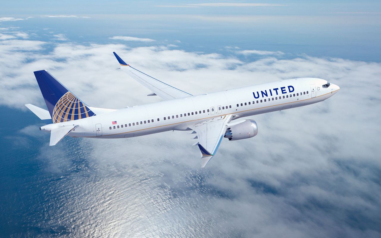 Бортпроводница United Airlines опубликовала в интернете коды доступа к кабинам пилотов.