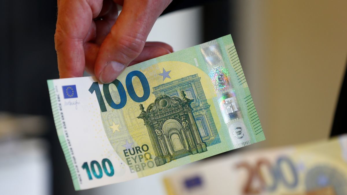 Мужчина попытался откупиться от службы в армии ягненком, вином и €250.