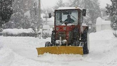 Noapte grea pentru salvatorii, drumarii, poliţiştii şi angajaţii întreprinderii "Spaţii Verzi" din Capitală. 