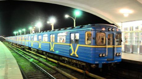 Pasagerii care așteptau trenul au fost evacuați, iar stațiile au fost închise. Foto: en.wikipedia.org