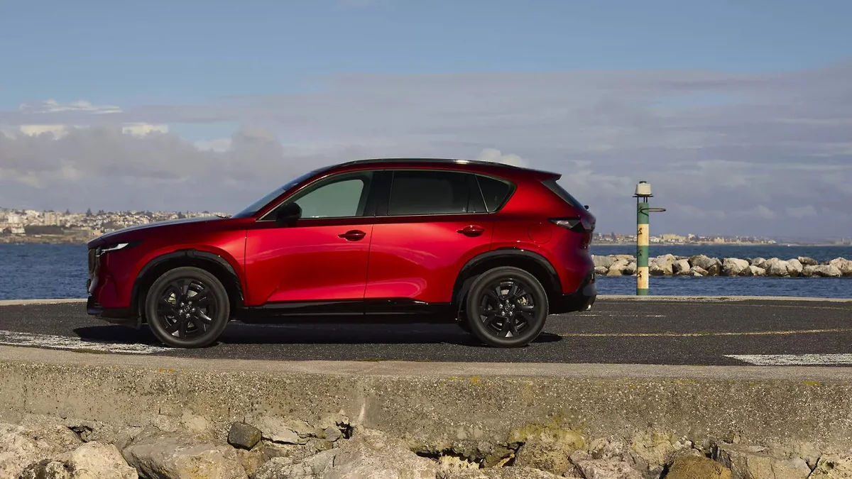 Mazda a prezentat noua generație a crossover-ului CX-5.