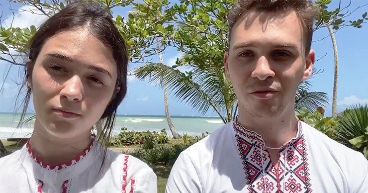 Украинцы в вышиванках потребовали от Зеленского вывезти их на родину.