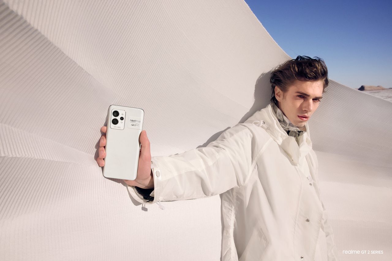 Realme показала первый в мире экологичный смартфон, сделанный из бумаги.