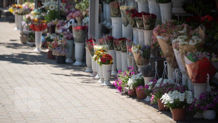 Цветочные киоски владельцы должны убрать до четверга, 16 июля. 