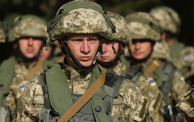 Германия пришлет Украине каски вместо оружия.