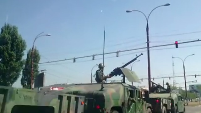 Броневики и вооруженные люди замечены на улицах Кишинева.