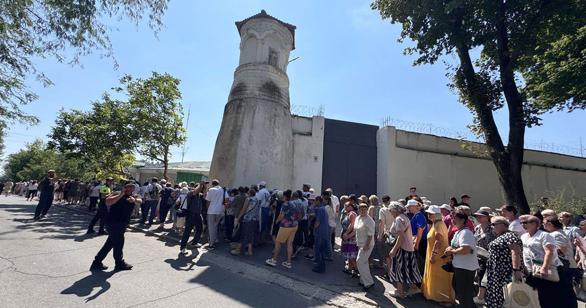 Полиция перекрыла подходы к тюрьме, препятствуя участникам протеста в поддержку Гуцул.