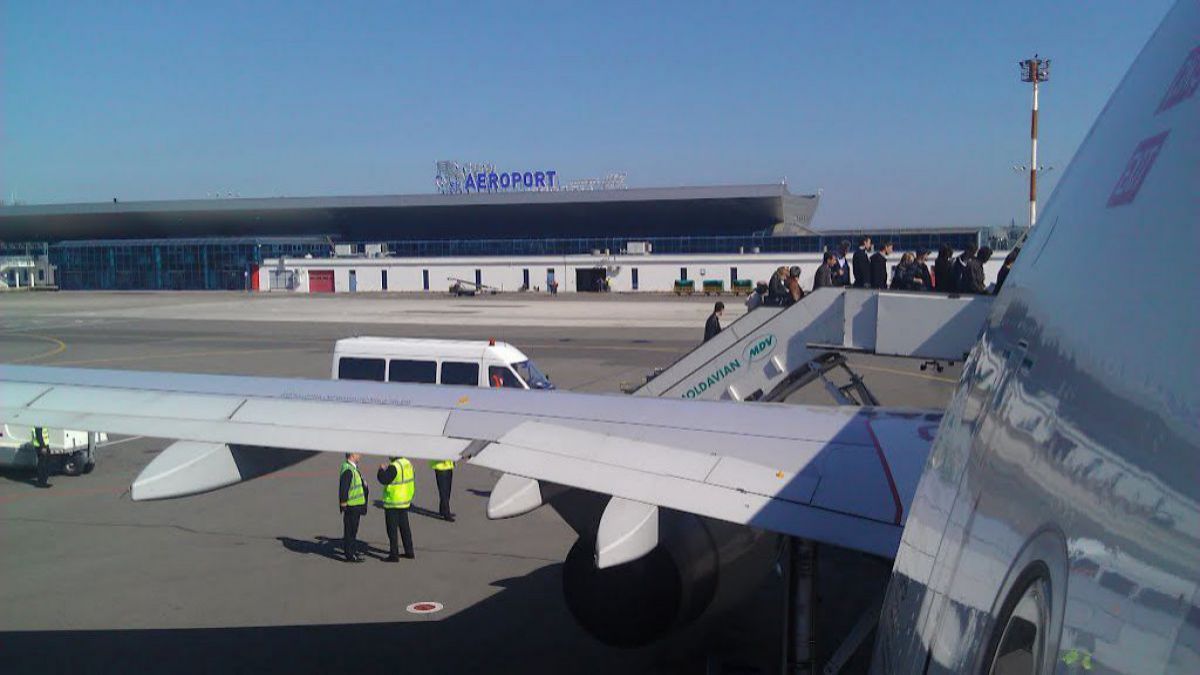 Două zboruri de pe aeroportul din Chişinău au fost anulate şi alte şase au întârzieri. 