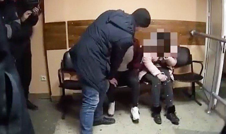 Две юные жительницы столицы устроили дебош в инспекторате полиции.