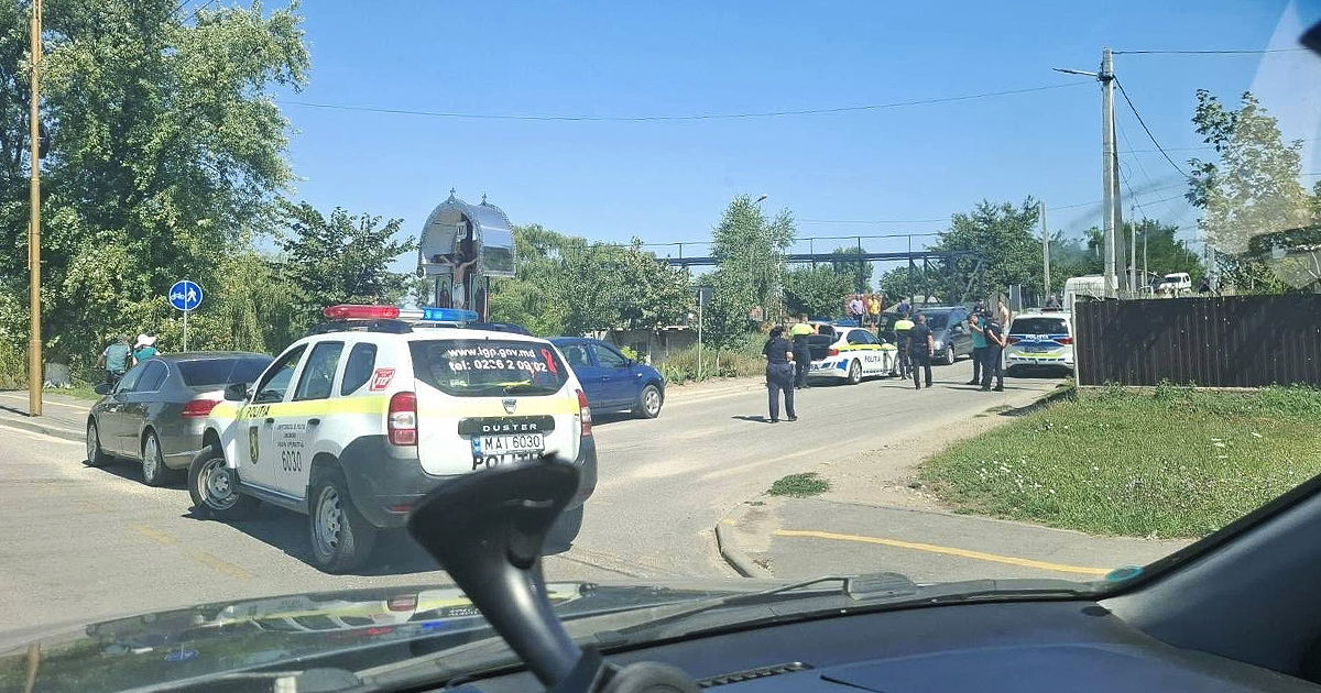 Accident la Ungheni: Un copil de cinci ani, lovit mortal de un microbuz.