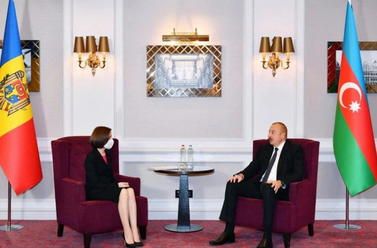 Майя Санду провела телефонный разговор с президентом Азербайджана Ильхамом Алиевым.