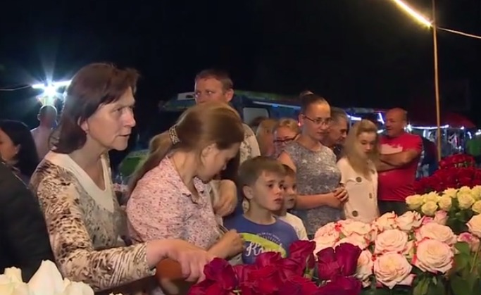 Наибольшим спросом пользовались сезонные цветы и розы.