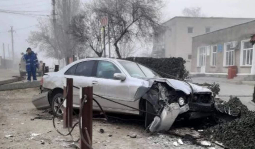 В Вулканештах водитель снес забор детского сада и скрылся с места аварии.