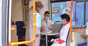 Мобильные пункты вакцинации в столице работают в Центре и Аэропорту.