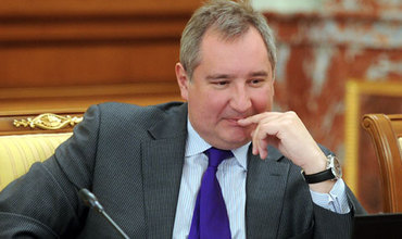 "De Revelion Kirkorov și Băsescu ne urmăresc peste tot ", - a scris Rogozin postînd un fragment din filmul "Brother 2" .