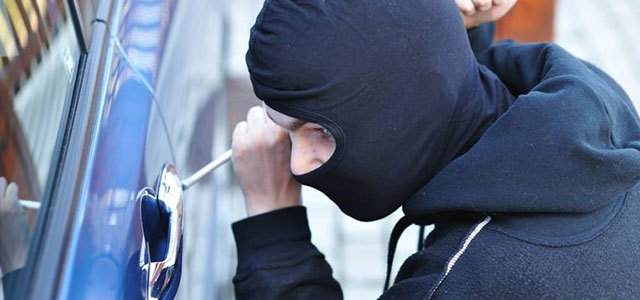 Alcoolul alimentează curajul. Un bărbat din Durleşti a decis să-i facă o vizită unui amic după ce a consumat mai multe pahare de tărie.