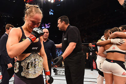 Чемпионка Абсолютного бойцовского чемпионата (UFC) в легчайшем весе американка Ронда Роузи защитила свой титул.