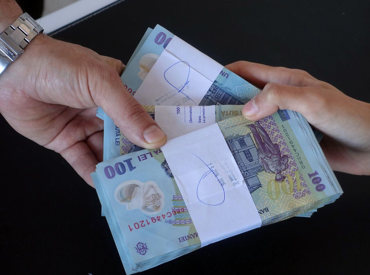 O bancă a păcălit un client din R. Moldova care aștepta bani din România. Foto simbol: Constanţa Mea