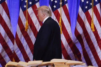 В команде Трампа опровергли информацию о его встрече с Путиным в Рейкьявике.