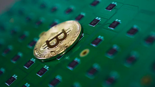 Биткоин потерял в цене около 10% вслед за мировыми рынками.