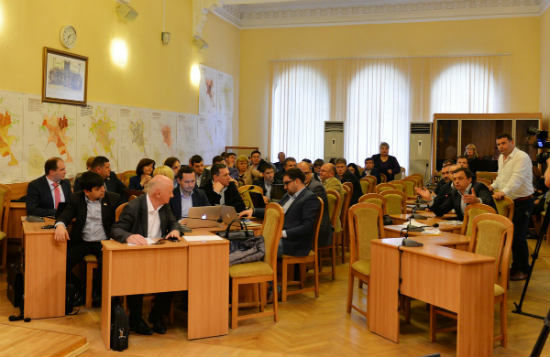 На заседании Муниципального совета вчера  развернулись горячие споры.
