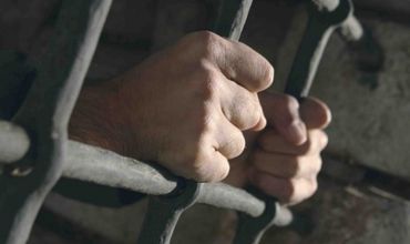 Отца, изнасиловавшего свою несовершеннолетнюю дочь, осудили на 20 лет.