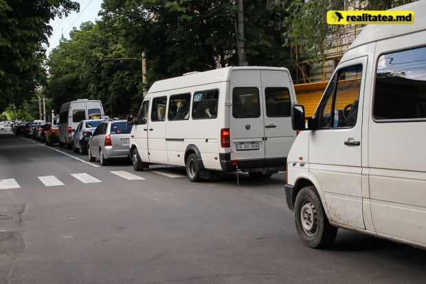 Unii şoferi au încercat să rezolve problemele tehnice chiar la ieşirea din parc, în momentul când au observat poliţiştii.