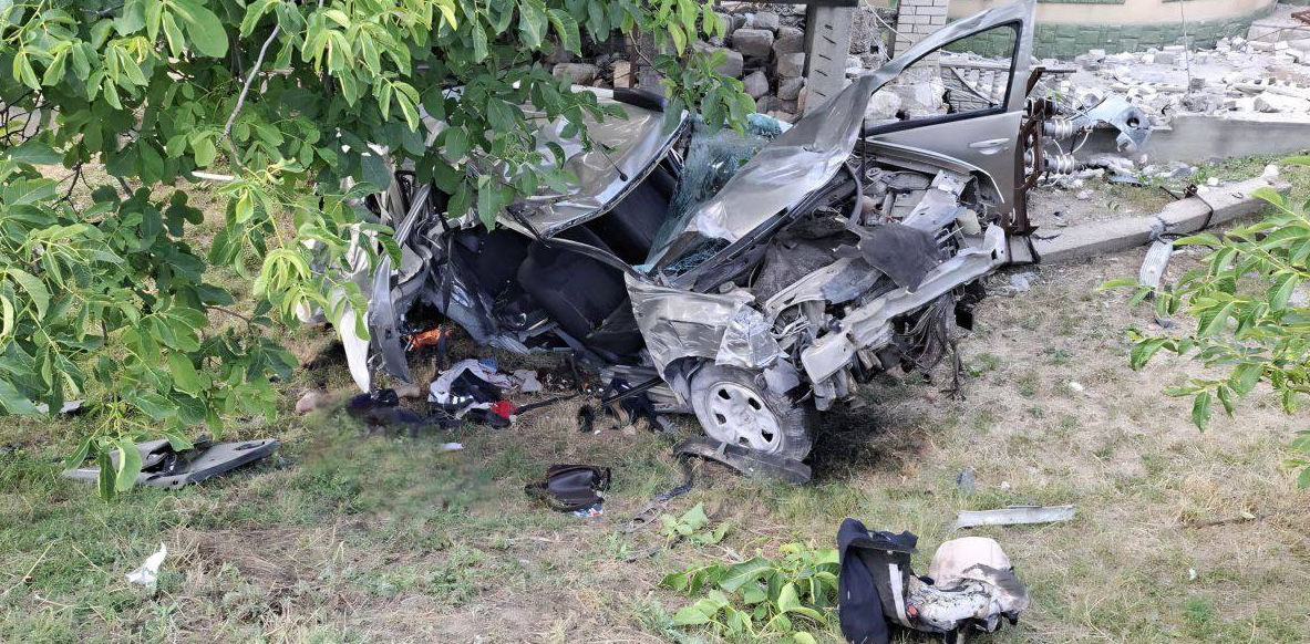 ДТП у села Дрокия: автомобиль врезался в трансформатор, погибли двое.