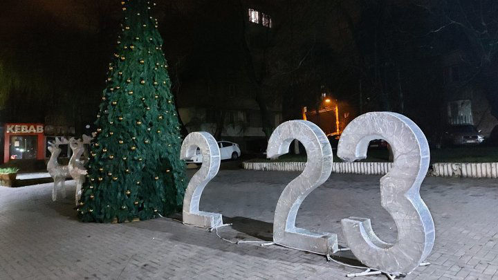Акт вандализма в столице: повреждена новогодняя инсталляция на Ботанике.