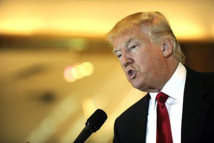 Клинтон, как считает Трамп, поддержала ядерную сделку с Ираном, чтобы избежать тюремного заключения.