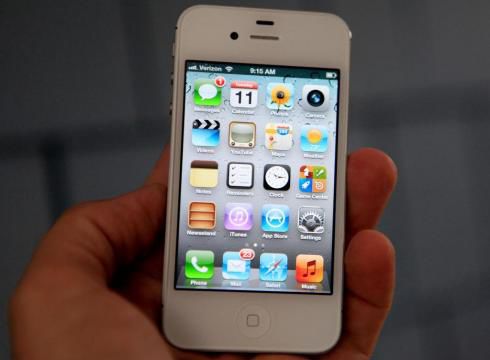 Они требуют выплатить компенсацию в размере 5 млн долларов владельцам iPhone 4s.