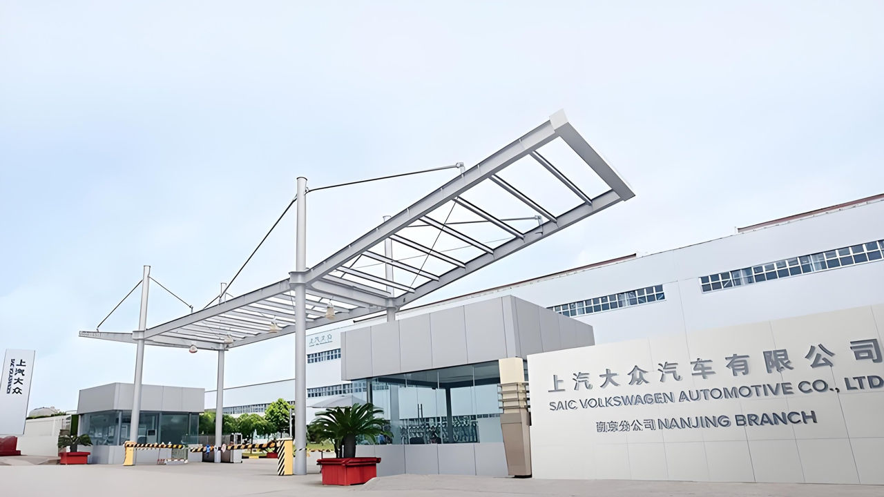 Volkswagen a început să închidă fabrici în China.